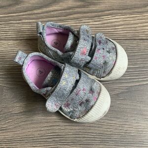 Grey/metallic Star Shoes